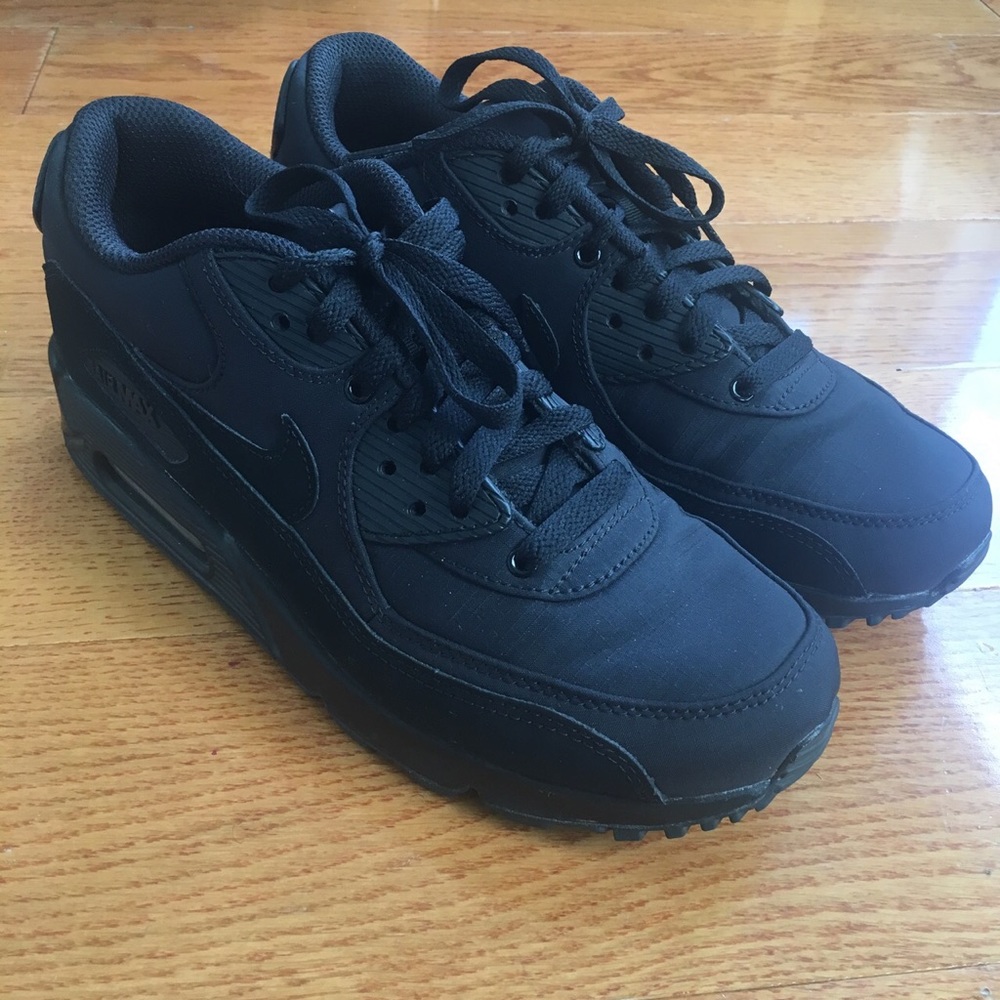 Triple Black Nike Air Max 90